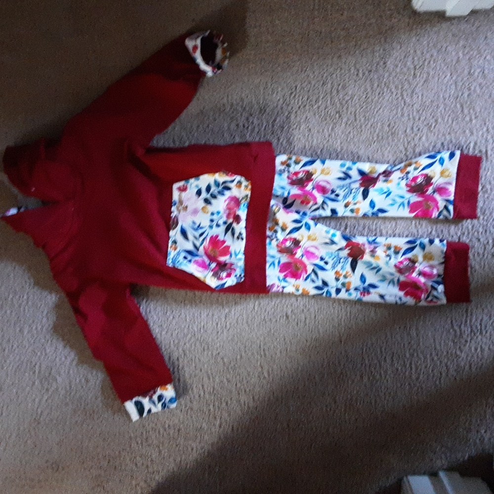 Baby long-sleeved hoody and matching pants